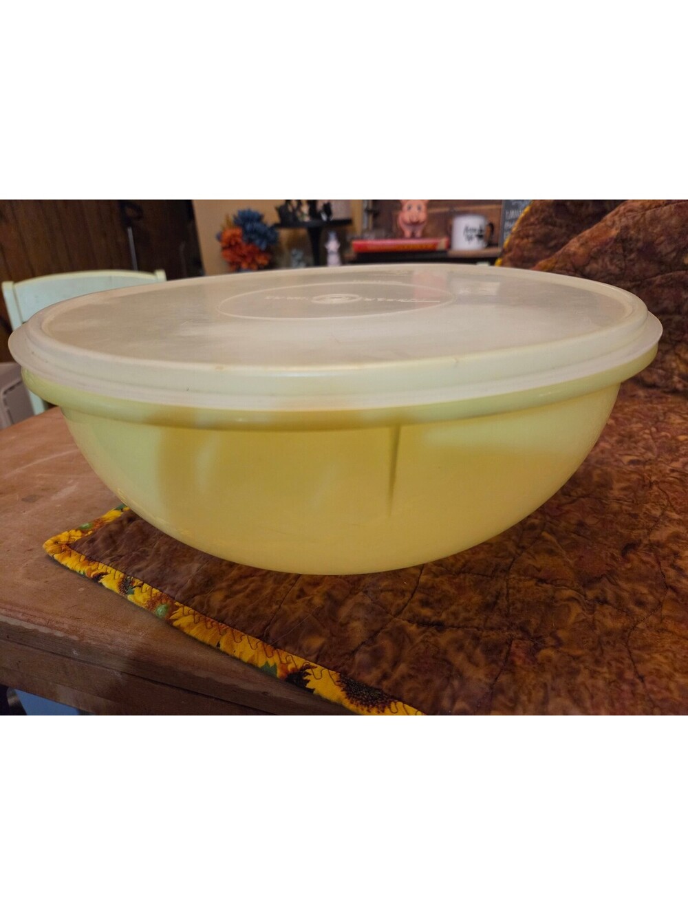 Vintage Tupperware Pastel Yellow FixNMix Large Bowl w/original Tupper "Seal" Lid
